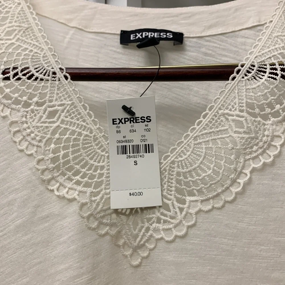 Express Cream lace tee - Picture 2 of 3